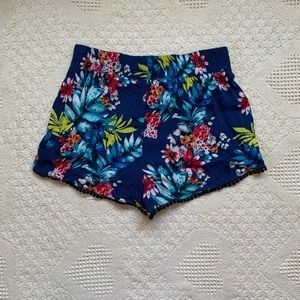 Tropical beach shorts; Love Tree; Juniors medium